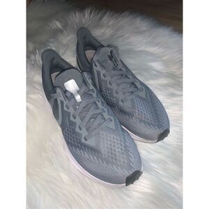 Nike running sneakers size 8  zoom windflow 6 gray